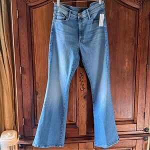 NWT MOTHER JEANS LIL WEEKENDER FLARE
SIZE 30P